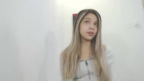 Snapshot of andreau_19 chatting on 09/11/25, 01:44 andreau 19 online show from 09/11/25, 01:44