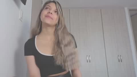 Snapshot of andreau_19 chatting on 11/28/25, 01:25 andreau 19 online show from 11/28/25, 01:25