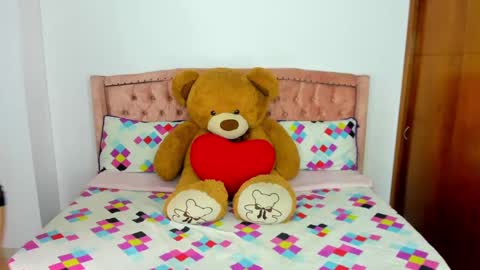 Andrea Y Taty online show from 10/06/25, 02:03