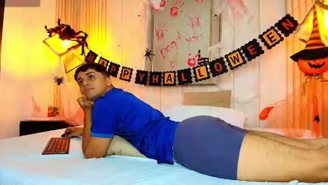 Snapshot of andreew_hall_ chatting on 10/28/25, 11:07 Andreew hall  online show from 10/28/25, 11:07