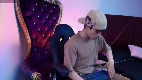 andreew_style_ online show from 03/28/26, 08:30