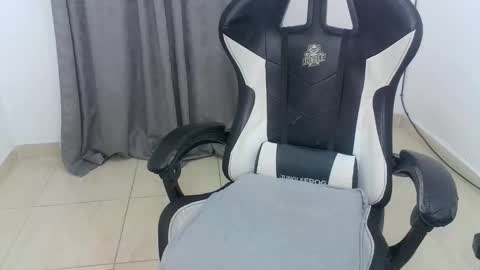 andres180950734 online show from 11/18/25, 11:26