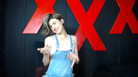 Snapshot of andres992563 chatting on 02/19/26, 02:57 Alann online show from 02/19/26, 02:57