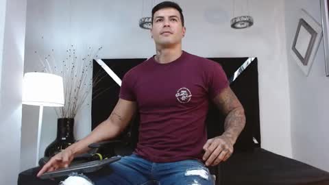 Snapshot of andres_clark chatting on 02/21/25, 06:04 insta andres clark online show from 02/21/25, 06:04
