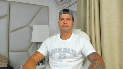 Snapshot of andres_clark chatting on 09/21/25, 05:36 insta andres clark online show from 09/21/25, 05:36