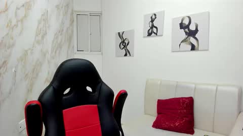 andres_stud online show from 10/15/25, 04:23