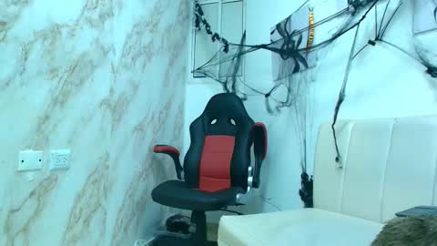 andres_stud online show from 10/23/25, 06:13