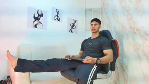 andres_stud online show from 12/02/25, 04:07