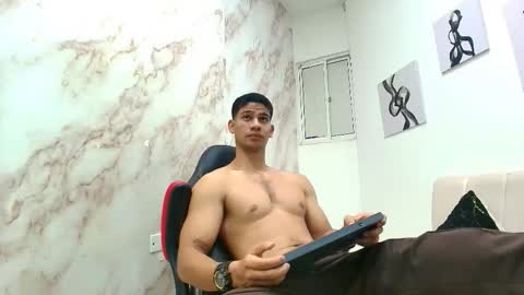 andres_stud online show from 12/22/25, 04:31