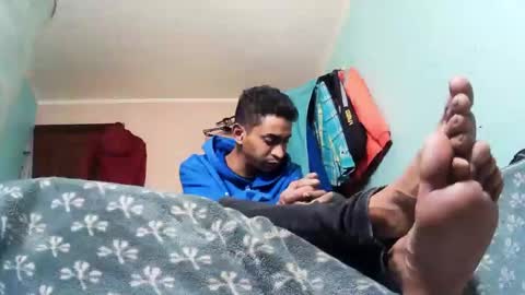 andrescaraballo18 online show from 10/18/25, 05:43