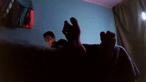 andrescaraballo18 online show from 11/17/25, 04:29