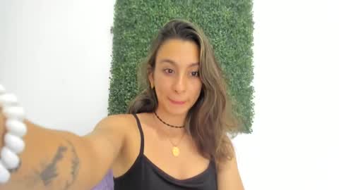 Isa  --------- online show from 12/05/24, 02:31