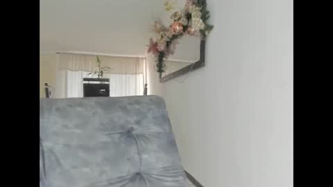 Isa  --------- online show from 01/02/25, 10:33