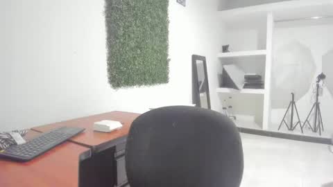 Isa  --------- online show from 01/24/25, 04:48