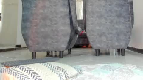 Isa  --------- online show from 03/01/25, 09:04