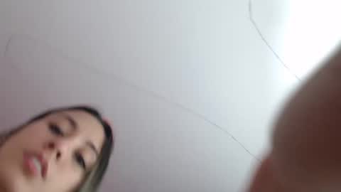 Isa  --------- online show from 10/01/25, 12:49