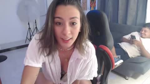 Isa  --------- online show from 10/05/25, 12:53