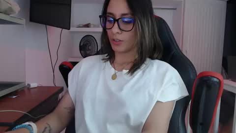 Isa  --------- online show from 11/12/25, 12:22