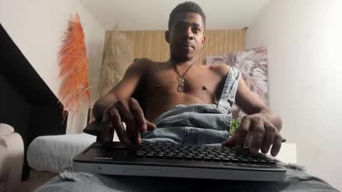 andrespalacios_ online show from 01/19/26, 04:16