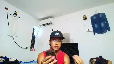 Snapshot of andreswhite_shotoflust chatting on 05/25/26, 05:08 andreswhite_shotoflust online show from 05/25/26, 05:08