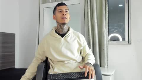 andrew_sanders69 online show from 11/16/25, 03:12