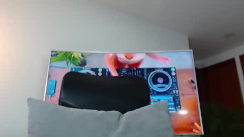 ANDREW WEST online show from 01/15/25, 12:04