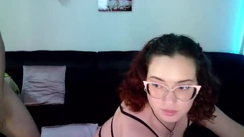 Snapshot of andrewanndcherry chatting on 01/12/25, 03:39 Andrew and Cherry online show from 01/12/25, 03:39