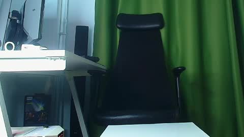 Snapshot of andrewbanner chatting on 05/21/26, 06:31 MasterRomania online show from 05/21/26, 06:31