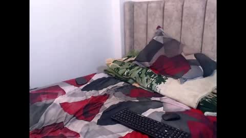 andrewburke06 online show from 11/25/25, 06:08