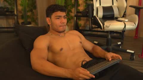 Snapshot of andrewcollen chatting on 07/03/26, 12:44 Andrew online show from 07/03/26, 12:44
