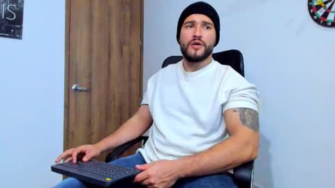 Andrew Diaz online show from 10/11/25, 04:22