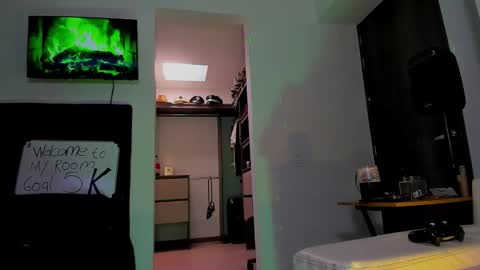 Andrew Johnson online show from 09/22/25, 04:20