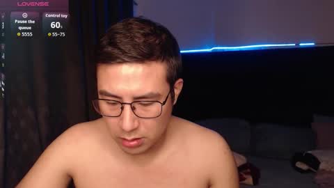 andrewmhilton_ online show from 12/01/25, 06:07