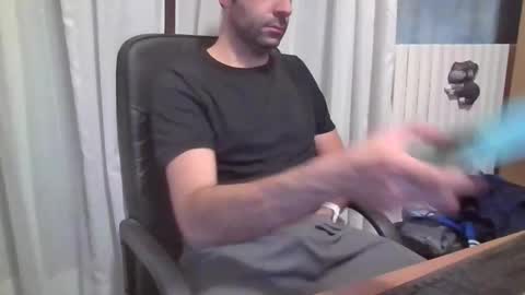 Snapshot of andrewpc192 chatting on 11/05/25, 10:43 andrewpc192 online show from 11/05/25, 10:43