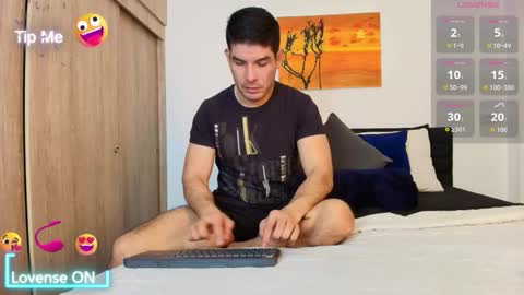 Snapshot of andrewstelee chatting on 10/31/25, 03:46 andrewstelee online show from 10/31/25, 03:46