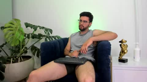 Snapshot of andrewstonee chatting on 07/08/26, 01:21 About me online show from 07/08/26, 01:21