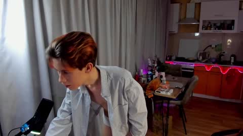 Snapshot of andrewwcarter2 chatting on 01/29/25, 06:50 Andrew online show from 01/29/25, 06:50