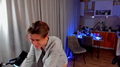 Snapshot of andrewwcarter2 chatting on 03/07/25, 07:49 Andrew online show from 03/07/25, 07:49