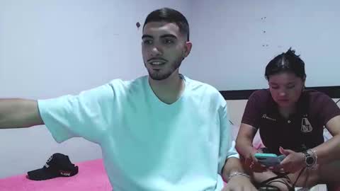 andriuhot066 online show from 12/16/25, 06:57