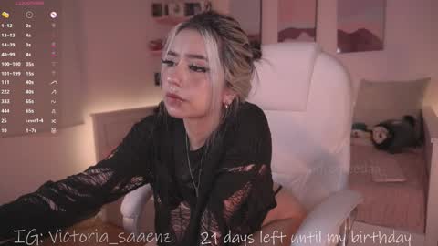 Victoria Senz  online show from 11/22/25, 01:54