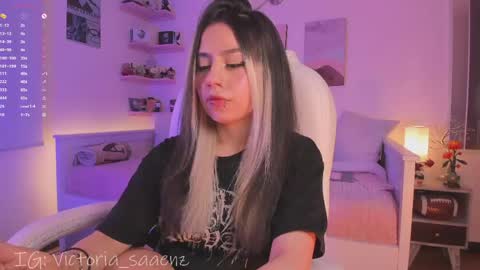 Snapshot of andromeedaa_ chatting on 05/01/26, 04:11 Victoria Senz online show from 05/01/26, 04:11