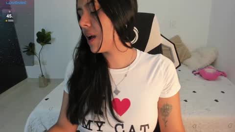 Snapshot of andy05hernandez_ chatting on 01/19/25, 04:33 independet online show from 01/19/25, 04:33