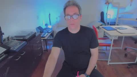 Snapshot of andy0pandi chatting on 09/25/25, 04:32 Andrew online show from 09/25/25, 04:32