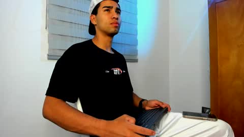 Snapshot of andy_0018 chatting on 01/11/25, 08:00 Andy online show from 01/11/25, 08:00