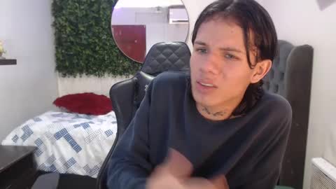 andy_dan1 online show from 02/02/25, 01:52