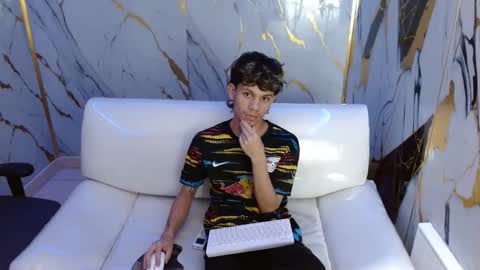 andy_dan1 online show from 04/21/26, 07:17