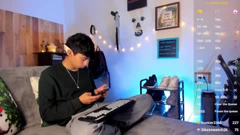 andy_guez_11 online show from 12/17/24, 01:05