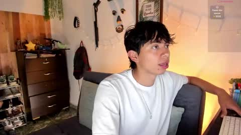 andy_guez_11 online show from 01/25/25, 10:19