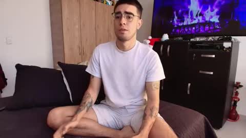 Snapshot of andy_shaaw chatting on 01/07/26, 01:46 Andres online show from 01/07/26, 01:46