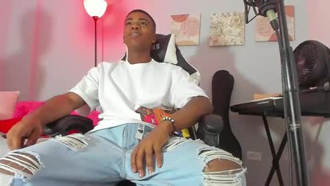 andy_smith333 online show from 01/09/25, 07:40